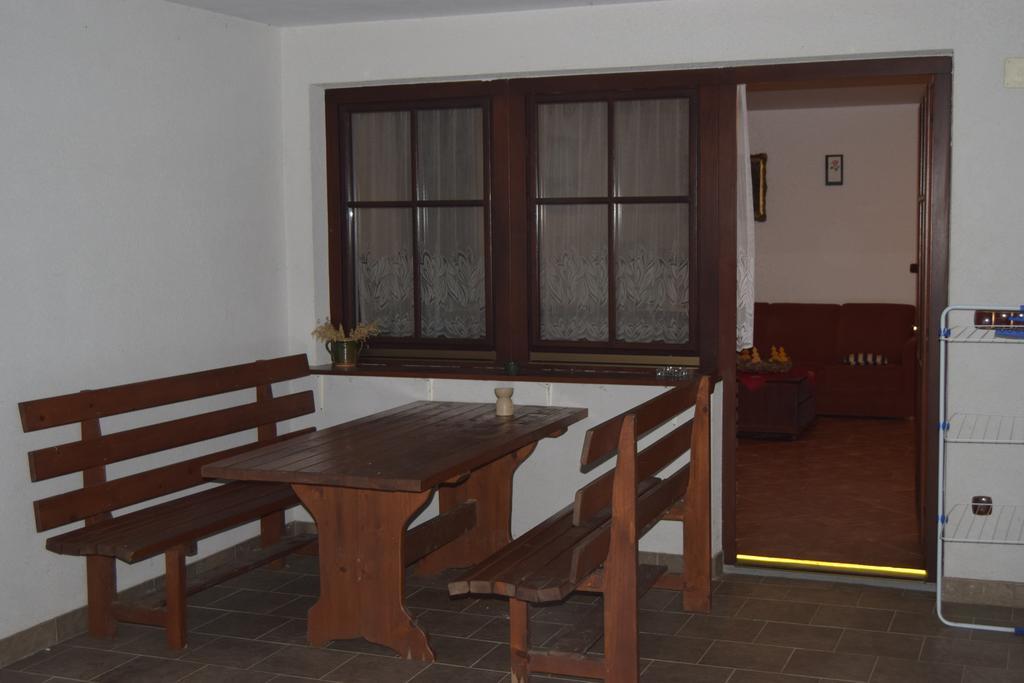 Farm Stay Frank Ozmec Wine And Glamping Estate Ljutomer Quarto foto