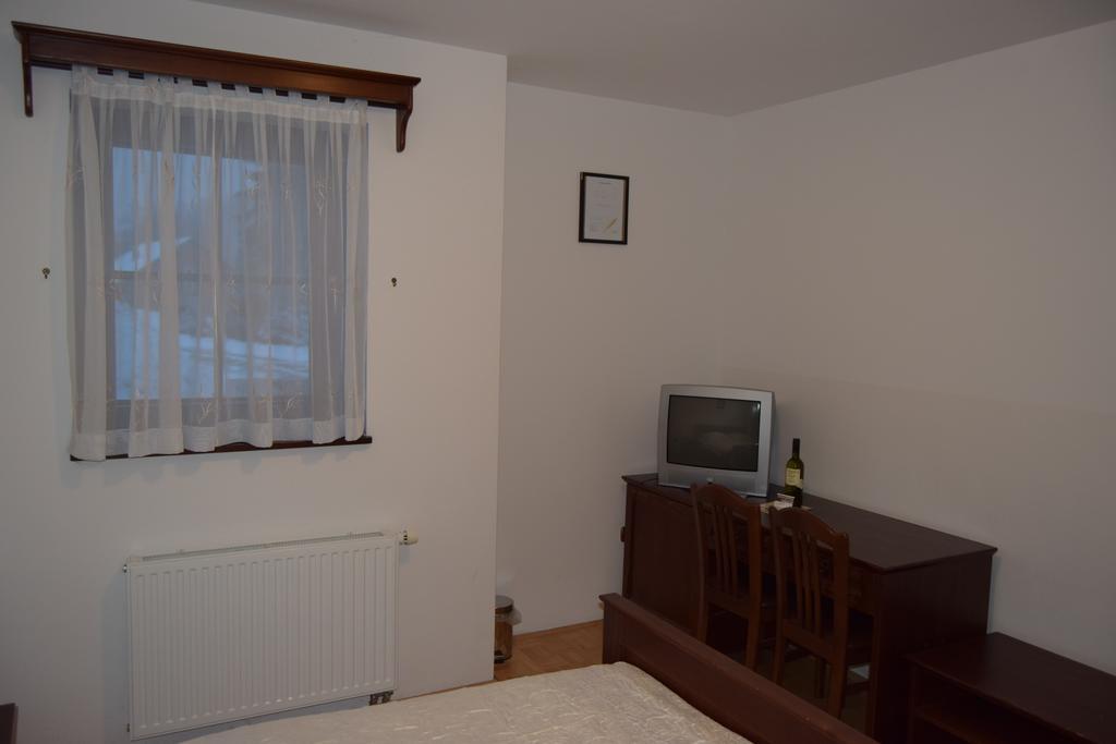 Farm Stay Frank Ozmec Wine And Glamping Estate Ljutomer Quarto foto