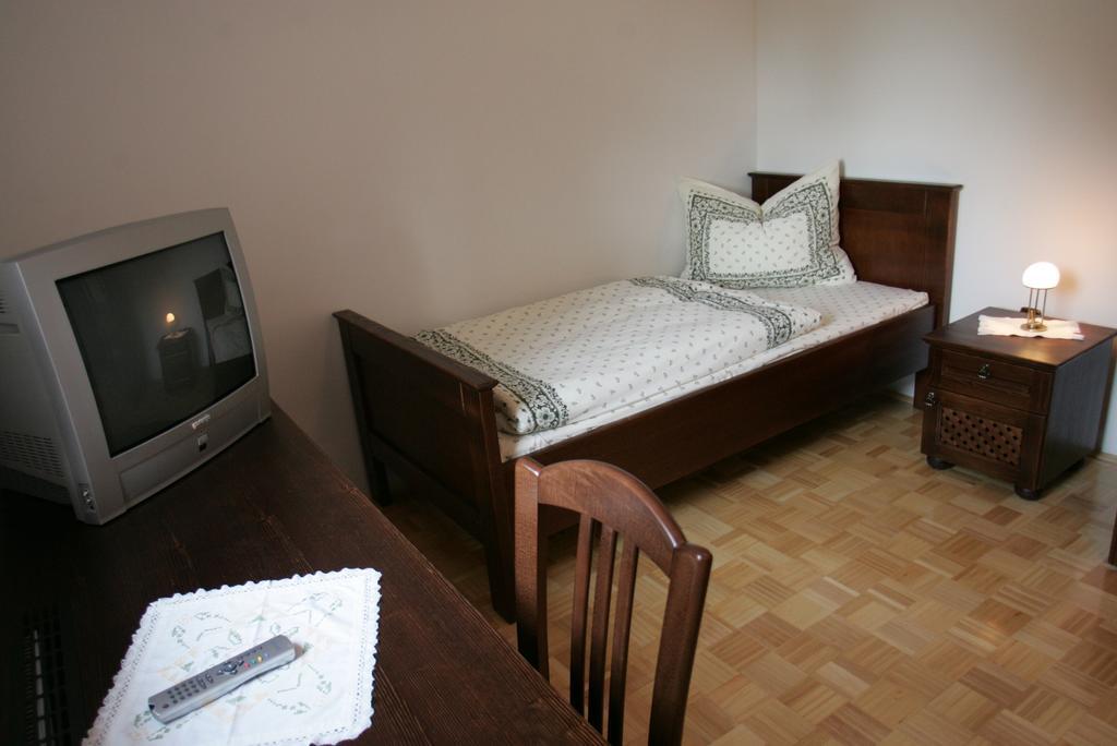Farm Stay Frank Ozmec Wine And Glamping Estate Ljutomer Quarto foto