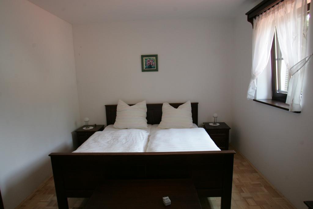 Farm Stay Frank Ozmec Wine And Glamping Estate Ljutomer Quarto foto