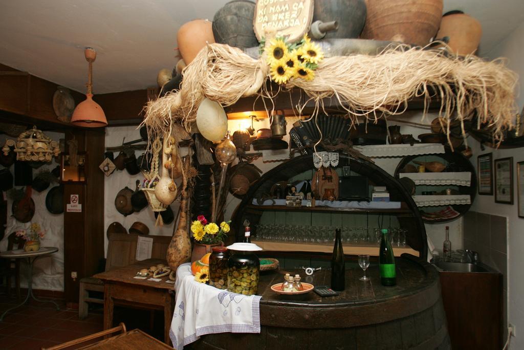 Farm Stay Frank Ozmec Wine And Glamping Estate Ljutomer Exterior foto