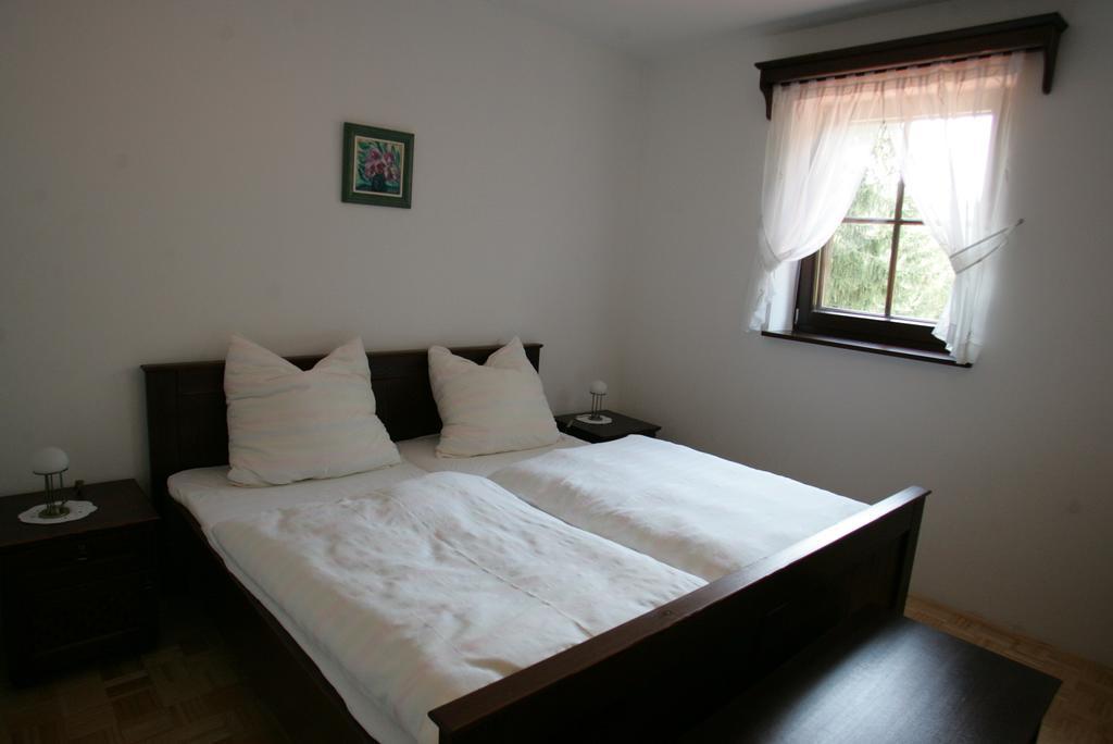 Farm Stay Frank Ozmec Wine And Glamping Estate Ljutomer Quarto foto